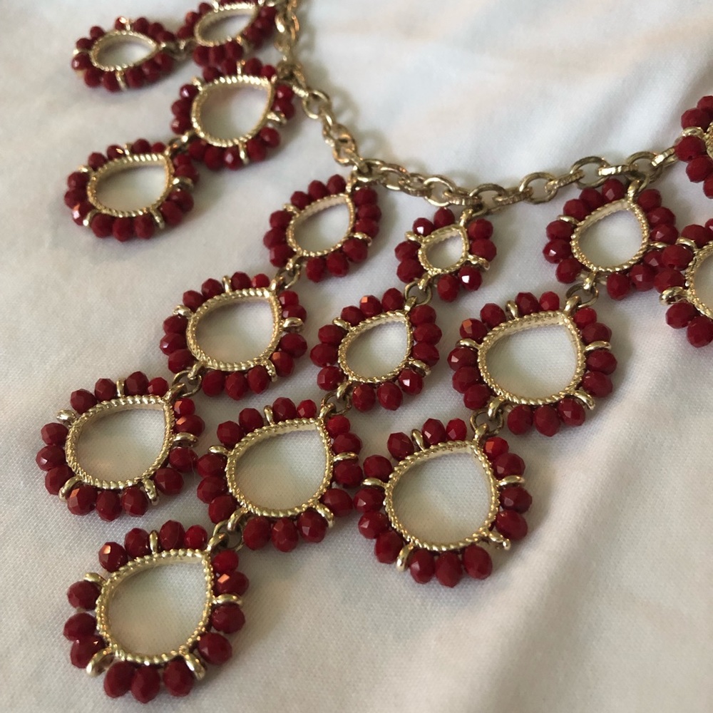 Garnet and gold dangle necklace